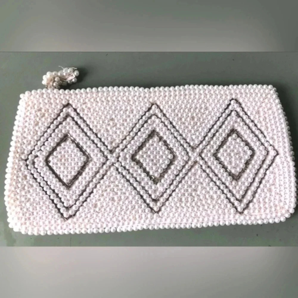 LA REGALE beaded Pearl clutch - Picture 2 of 7
